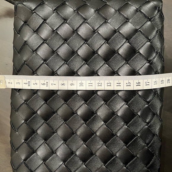 Bottega Veneta Medium Loop Camera Purse - Picture 5 of 16